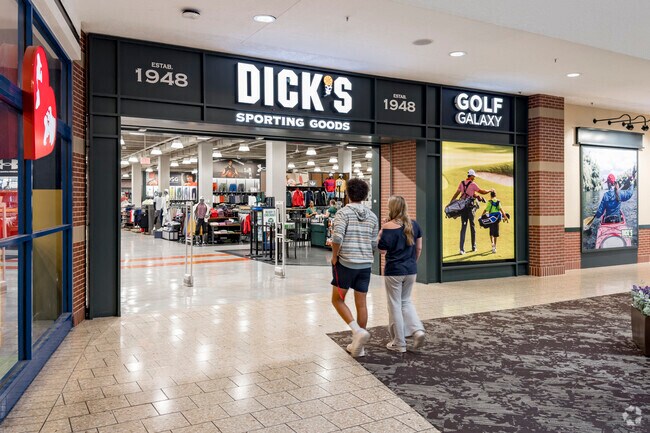 The Fair Oaks Mall has numerous retail and dining options to enjoy in Fair Oaks.