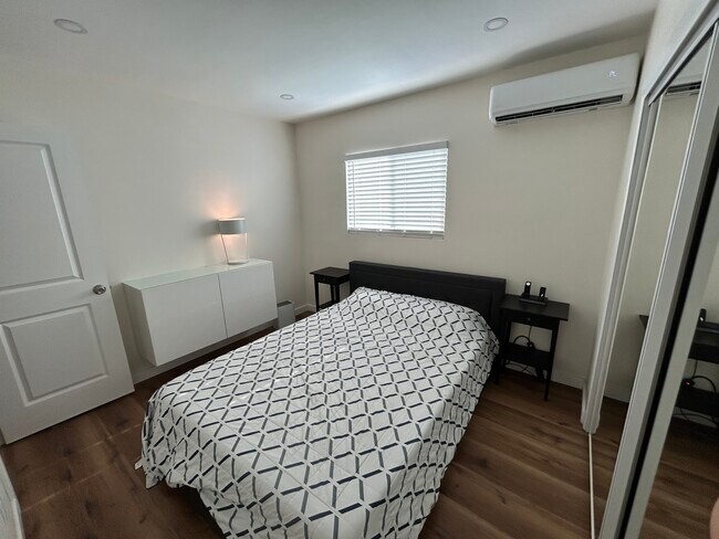 1316 N Hollywood Way unit B, Burbank, CA 91505 - photo 3