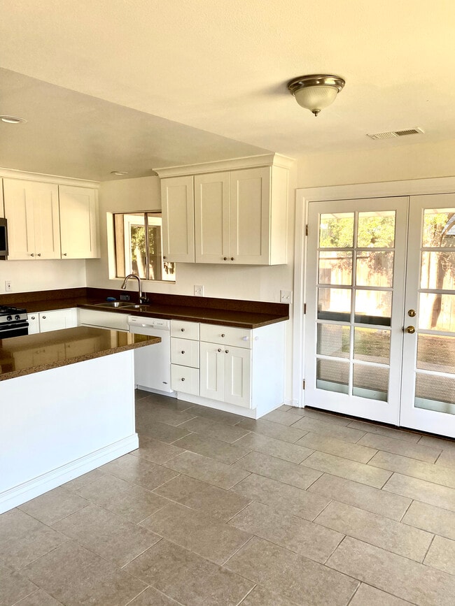 1580 Caraway Dr Unit A, Costa Mesa, CA 92626