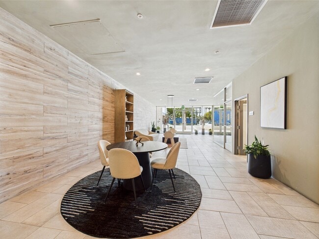 E on Adams, Los Angeles, CA 90016 - photo 3