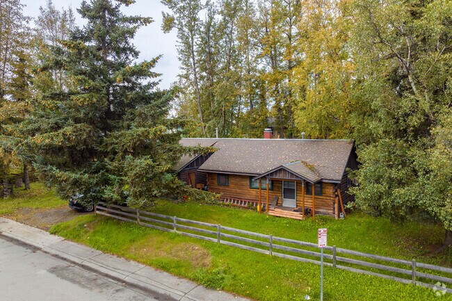 Log cabin homes in Mountain View are often tucked into the trees.