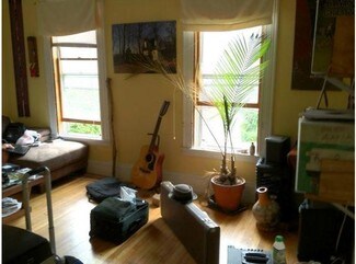 28 Foster St Unit 32, Boston, MA 02135