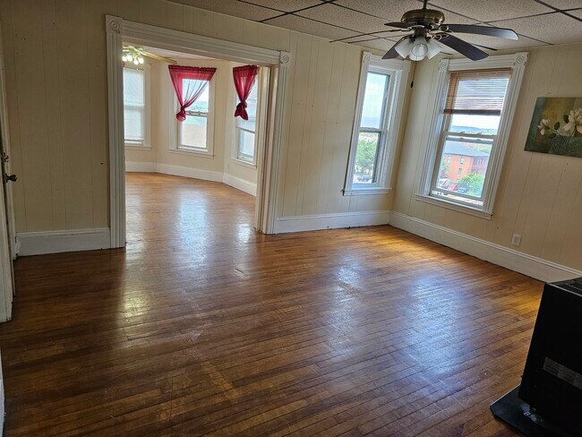 37 Vernon St unit 2, Worcester, MA 01610 - photo 3