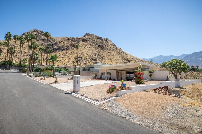 A row of Mid-Century style homes with sweeping desert views is seen in Araby Cove.