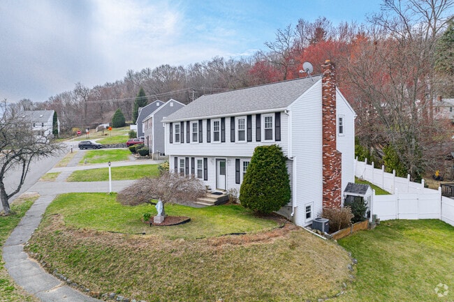 Large Colonial Revival homes are found throughout the residential streets of Central Bradford.