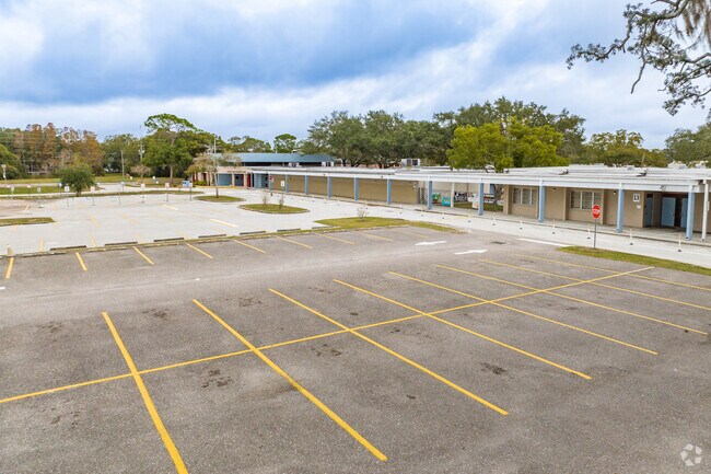Citrus Park Elementary has a large size parking lot for teachers and visitors.