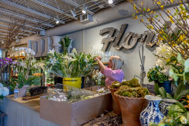 Charleston Street has exquisite botanicals for daily deliveries, events, and holiday décor.