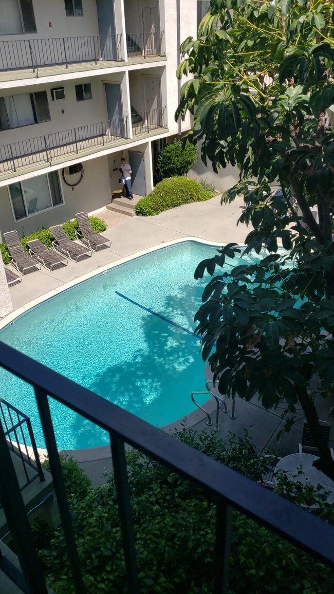 5000 Coldwater Canyon Ave Unit 4, Los Angeles, CA 91423