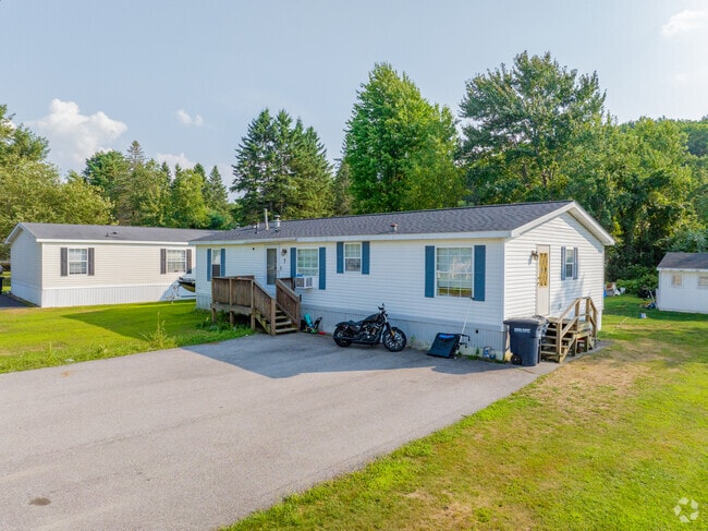 In Allenstown, manufactured homes provide a welcoming community feel with ample space & comfort.