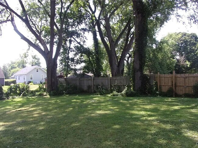 223 W Molloy Rd, Syracuse, NY 13211 - photo 2