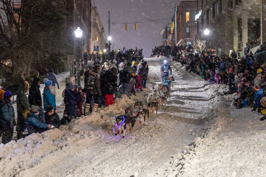 The annual UP 200 Dog Sled Race is a family-fun event in Marquette and draws large crowds.