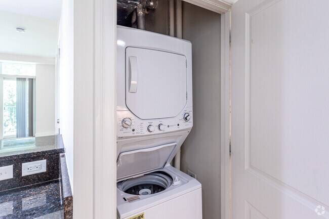 2 BR, 2 BA - 970SF - Washer/Dryer