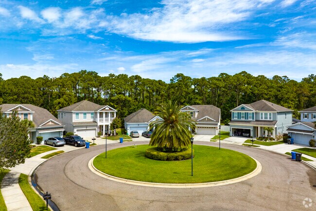 Well manicured lawns with larger homes are located in the Town 'n' Country neighborhood.