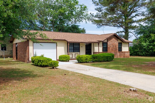 Ranch style homes are popular among residents in Jackson Heights.