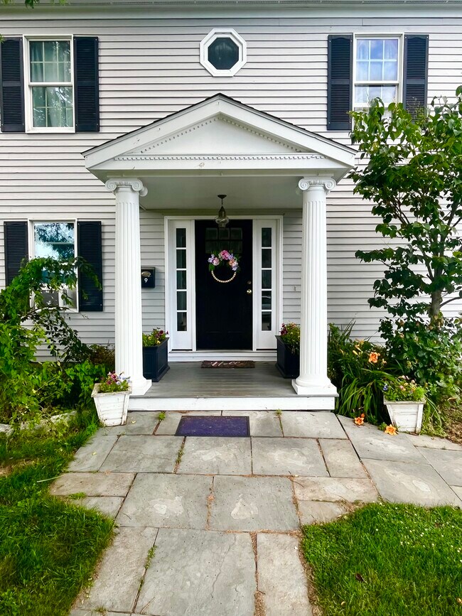 9 Greenlaw Blvd, Newport, RI 02840