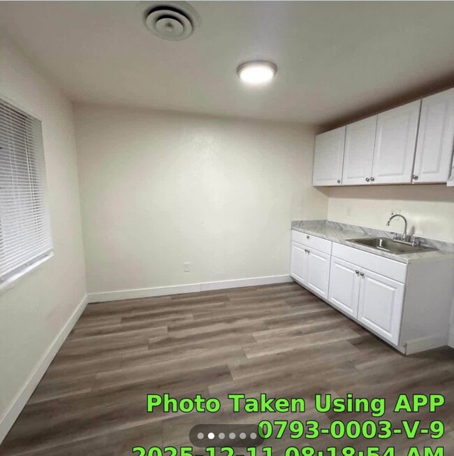 1309 Niles St unit b, Bakersfield, CA 93305 - photo 2