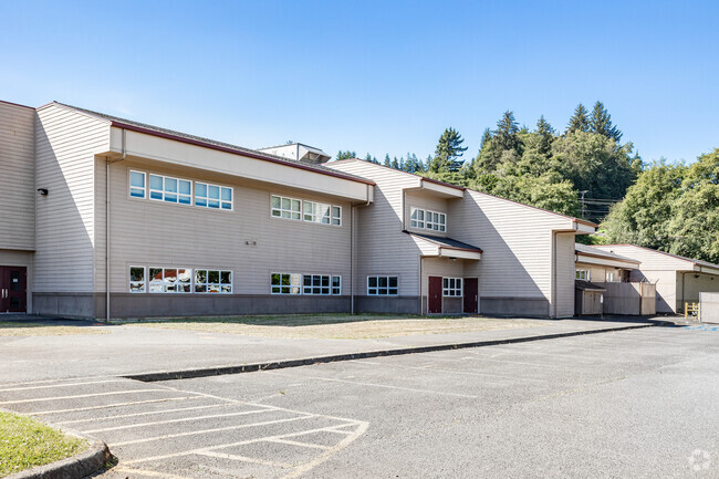 Hoquiam Middle School has an average rating across multiple school platforms.