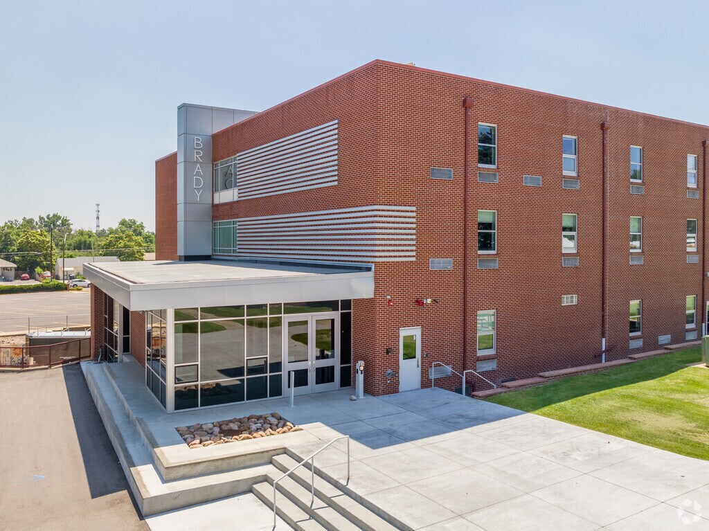 Brady Exploration School is a public, alternative high school located in Lakewood.