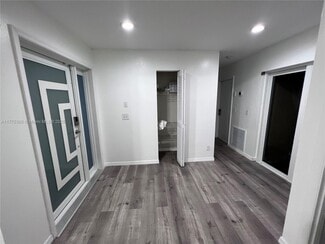 11041 SW 11th Ct, Pembroke Pines, FL 33025