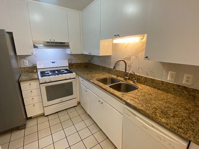 22113 Burbank Blvd, Woodland Hills, CA 91367 - photo 6