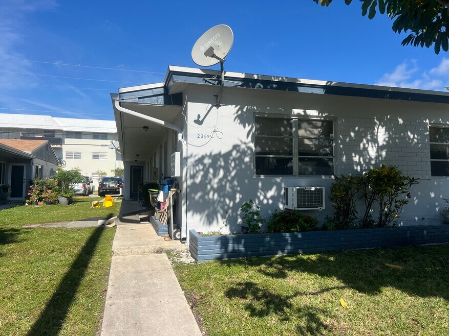 2359 NE 172nd St unit 2, North Miami Beach, FL 33160 - photo 1