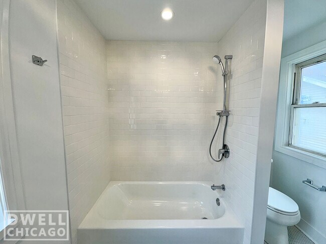 1546 W Walton St unit 2R, Chicago, IL 60642 - photo 5