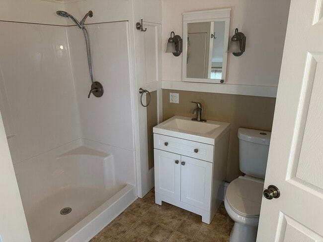 171 N Main St unit 2 fl, Florence, MA 01062 - photo 4