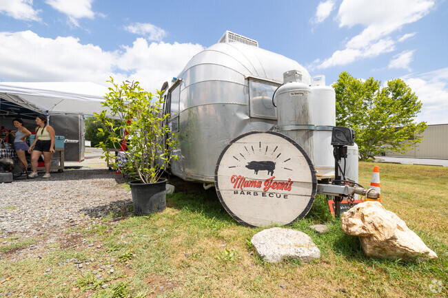 Mama Jeans BBQ in Greater Deyerle operates out of an Air Stream trailer.