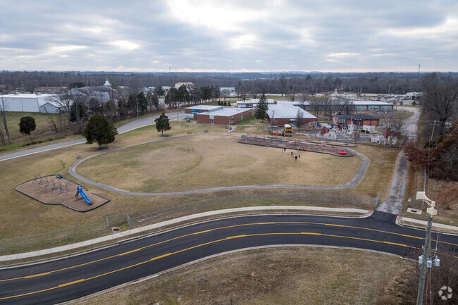 The student population of Bates Elementary is 546 and the school serves K-5.