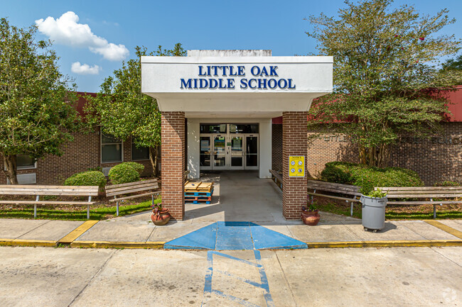 Little Oak Middle School currently serve over 900 students in East Slidell.