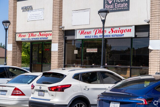 New Pho Saigon offers authentic Vietnamese pho and noodle dishes close to the Cataldi neighborhood.