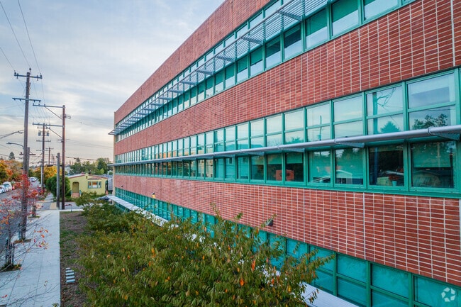 Oxford Elementary School is located in Alameda County.