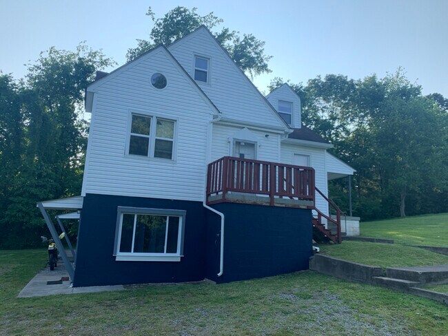 1521 E Main St unit Main, Oak Hill, WV 25901 - photo 2