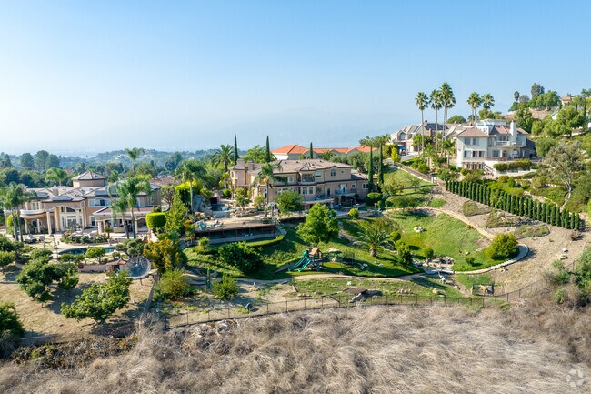Large homes atop the hills of Ramona offer stunning views of the surrounding area.