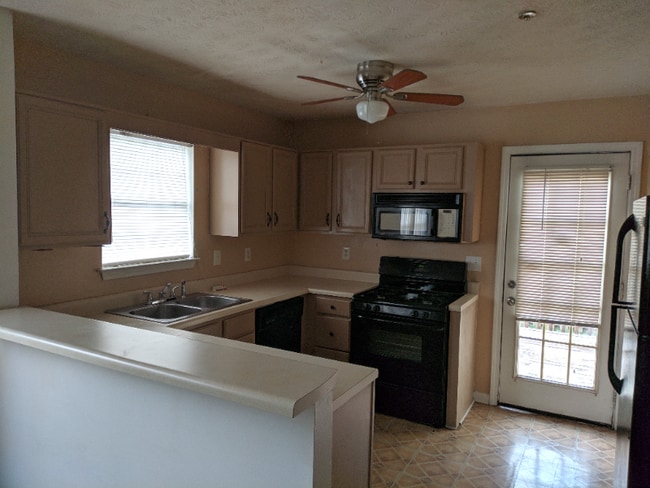 2355 Wellington Cir, Lithonia, GA 30058 - photo 4