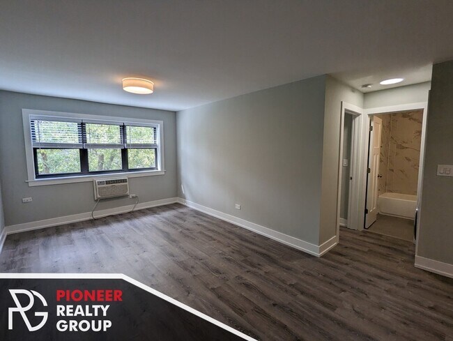 454 W Barry Ave unit 4, Chicago, IL 60657 - photo 4