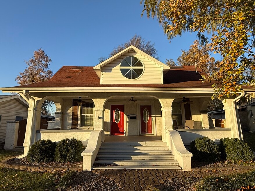 321 E Stoddard St, Dexter, MO 63841 - photo 1