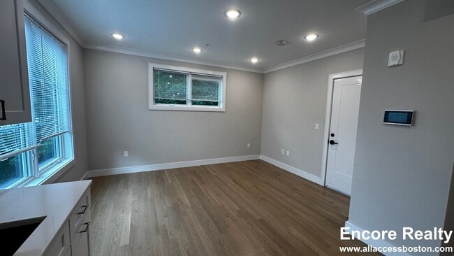 108 Warren St unit 3, Boston, MA 02119 - photo 4