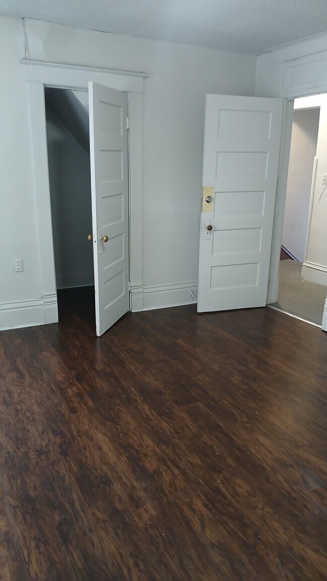 628 N Linn St unit 1, Iowa City, IA 52245 - photo 7