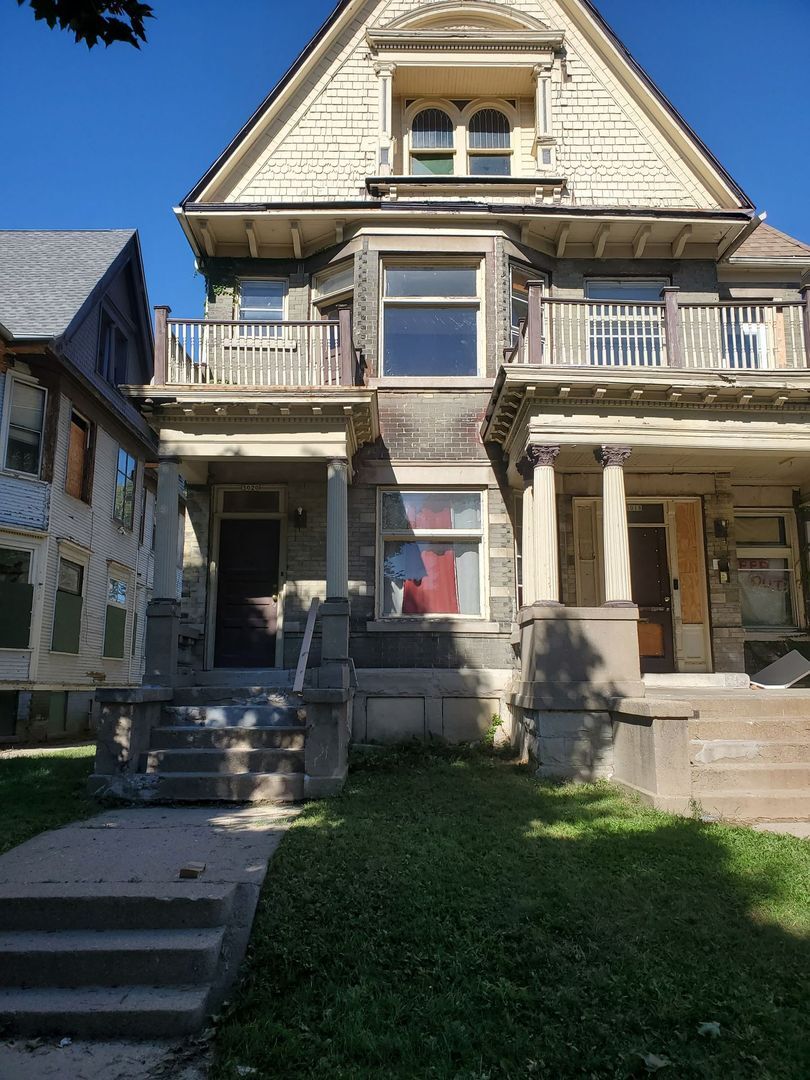 3018-3020 W Juneau Ave.