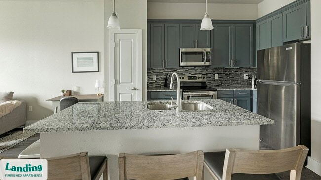 18101 Point Lookout Dr unit 421, Nassau Bay, TX 77058 - photo 3