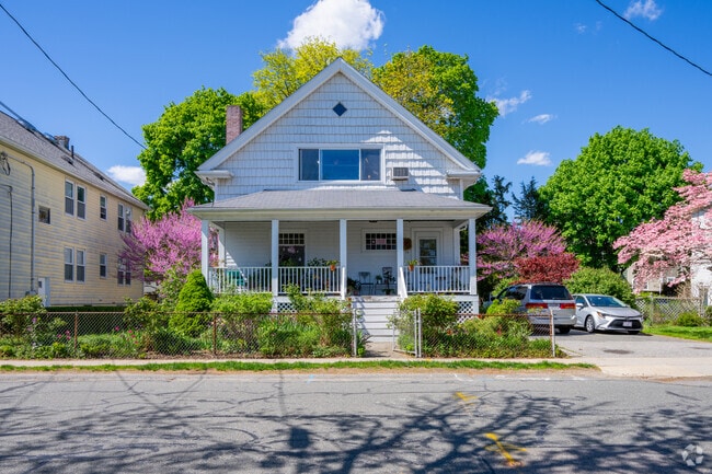 Many properties in Waverley Square are surrounded by grassy lawns with flourishing gardens.