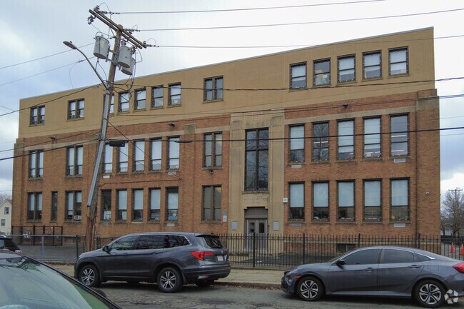 Robert L. Ford Elementary School has an overall grade of C- on Niche.