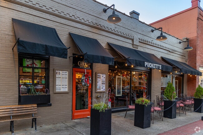 Puckett's is a local establishment and is family friendly in Franklin.