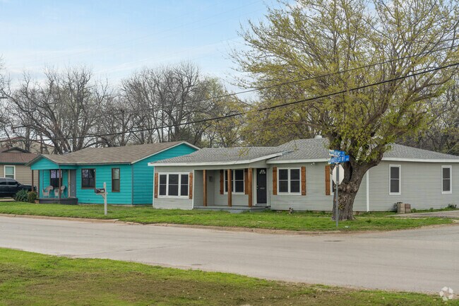 Find your perfect retreat in Sansom Park's many ranch homes.