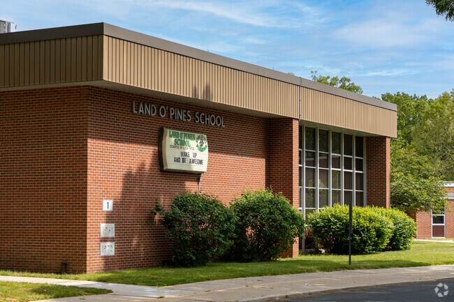 Land O'Pines Elementary School encourages its students to succeed.