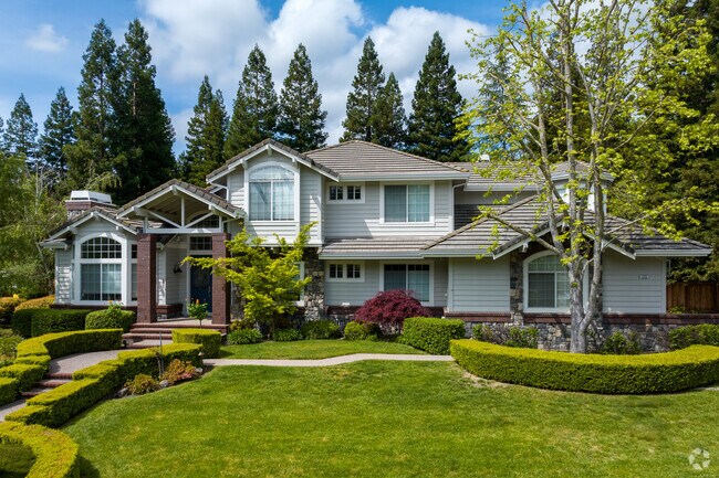 Sycamore Valley homes add to the curb appeal of the neighborhood and are a reflection of the pride that homeowners take in their homes and community.