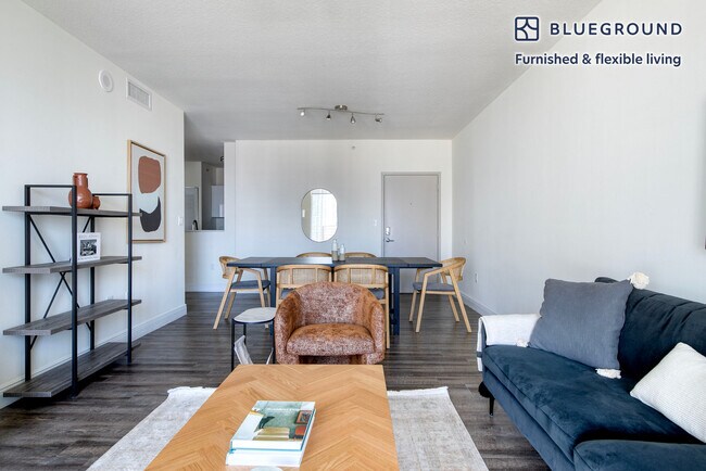 110 SW 12th St unit FL18-ID51, Miami, FL 33130 - photo 3