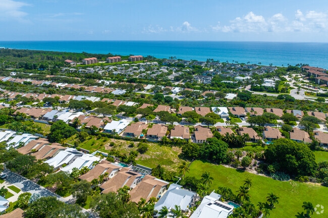 Many single-family homes are close to the ocean in the Bluffs neighborhood of Jupiter, FL.