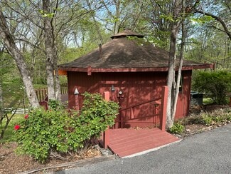 325 Poplar Hill Ln, Bristol, TN 37620